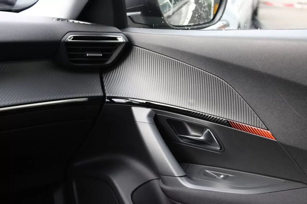 Peugeot 2008 2021 - 18700 EUR, 48176 km - AUTO.MOTO.pt - 48176km - foto 9 de 32