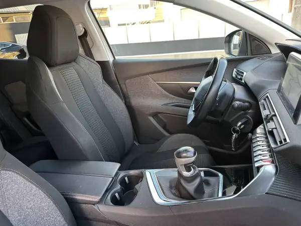 Peugeot 3008 2019 - 13900 EUR, 190000 km - AUTO.MOTO.pt - 190000km - foto 54 de 59