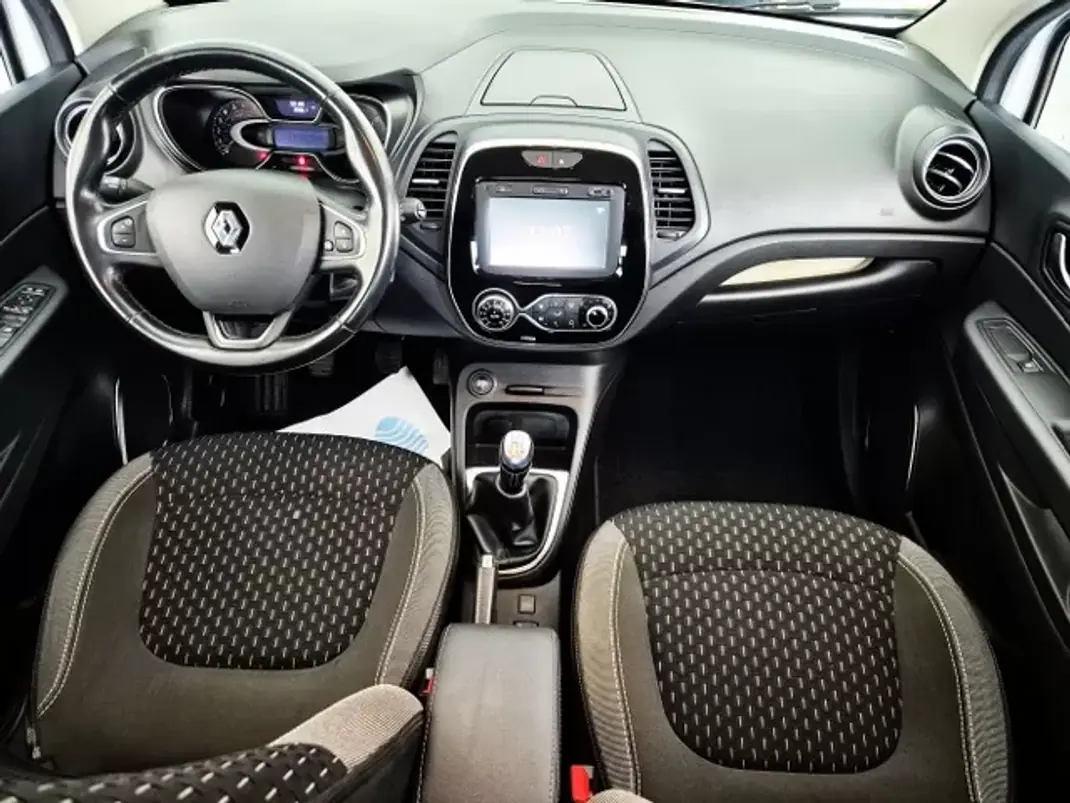 Renault Captur 2018 - 13750 EUR, 50000 km - 50000km - foto 6 de 11