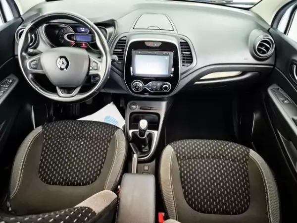 Renault Captur 2018 - 13750 EUR, 50000 km - AUTO.MOTO.pt - 50000km - foto 6 de 11