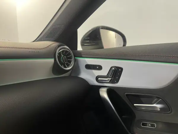 Mercedes-Benz CLA 250 2025 - 42500 EUR, 24000 km - AUTO.MOTO.pt - 24000km - foto 37 de 45