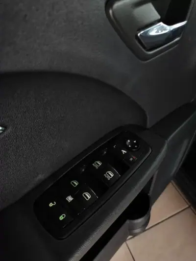 Dodge Journey 2010 - 11750 EUR, 113500 km - AUTO.MOTO.pt - 113500km - foto 26 de 36