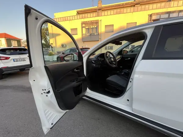 Fiat Tipo Cross 2022 - 14950 EUR, 98000 km - AUTO.MOTO.pt - 98000km - foto 31 de 53