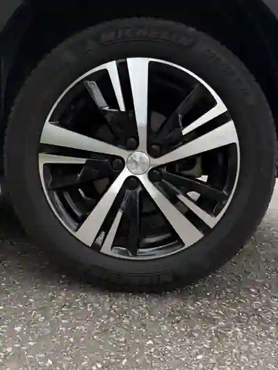 Peugeot 5008 2023 - 26250 EUR, 24716 km - AUTO.MOTO.pt - 24716km - foto 5 de 15