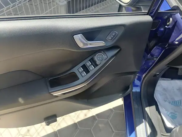 Ford Fiesta 2017 - 13000 EUR, 94020 km - AUTO.MOTO.pt - 94020km - foto 14 de 18