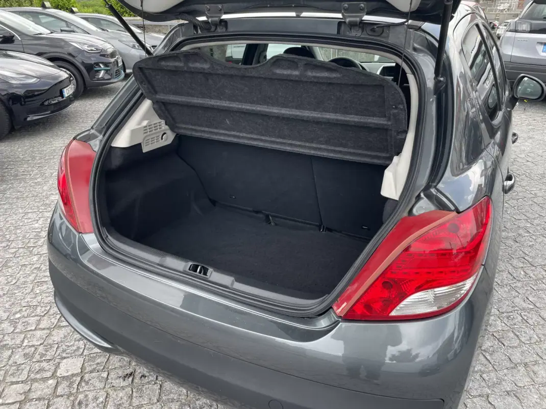 Peugeot 207 2011 - 5450 EUR, 211655 km - AUTO.MOTO.pt - 211655km - foto 23 de 24