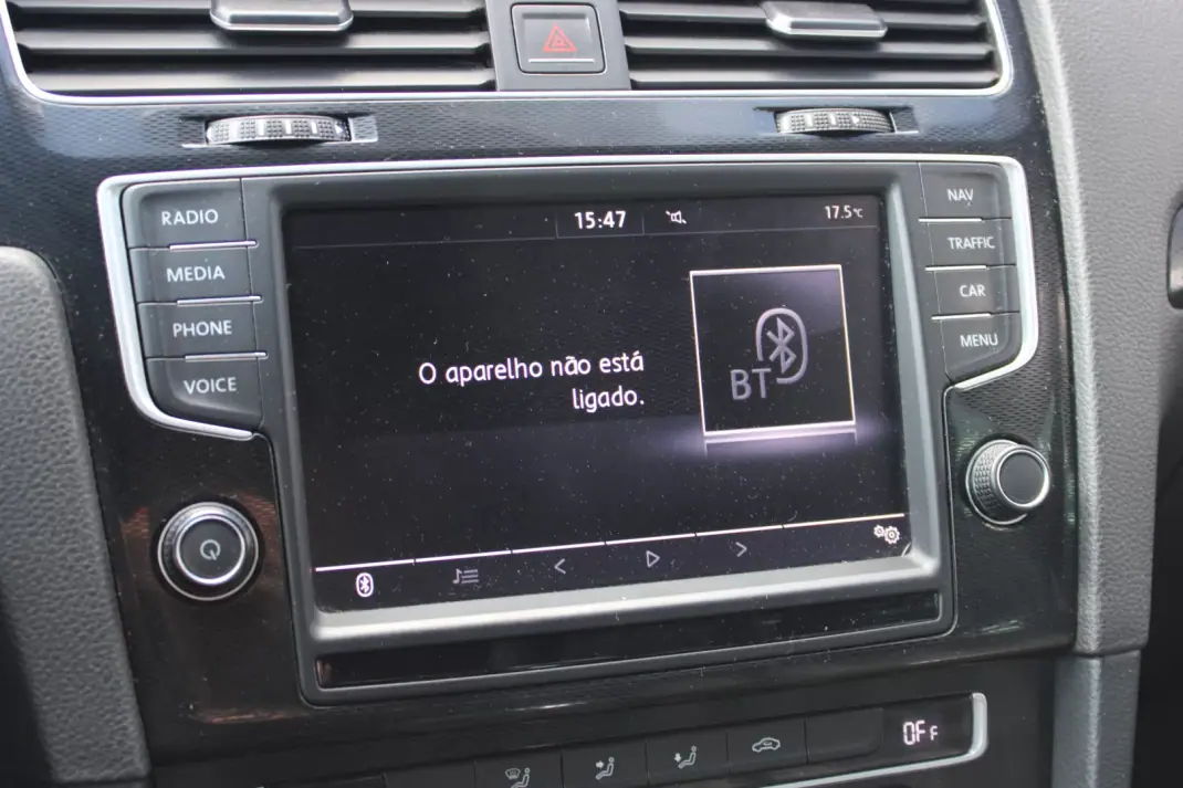 Volkswagen Golf 2015 - 12900 EUR, 233561 km - AUTO.MOTO.pt - 233561km - foto 13 de 27