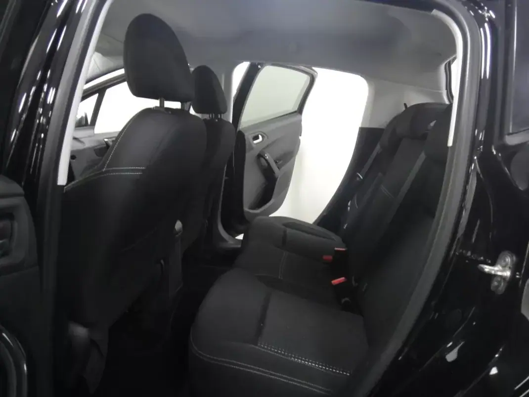 Peugeot 208 2018 - 8900 EUR, 82000 km - AUTO.MOTO.pt - 82000km - foto 11 de 23