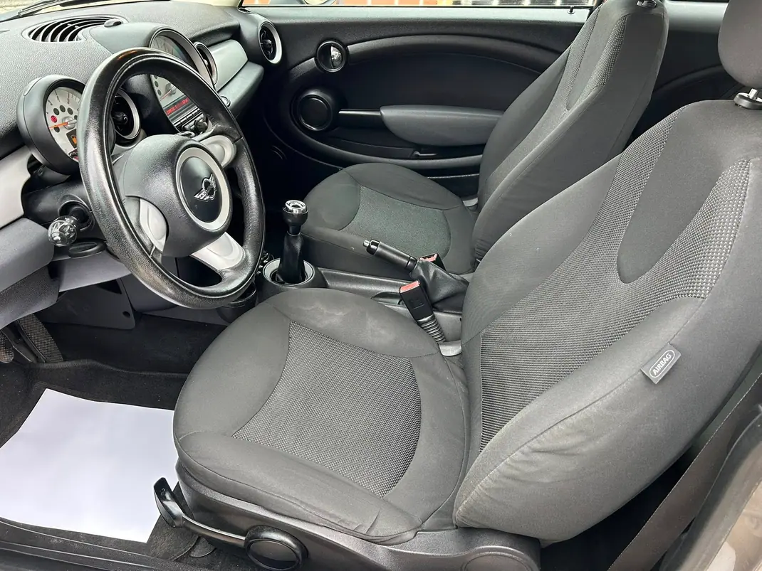 MINI One 2011 - 8700 EUR, 220000 km - AUTO.MOTO.pt - 220000km - foto 23 de 31