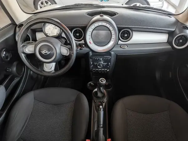 MINI One 2011 - 8250 EUR, 180000 km - AUTO.MOTO.pt - 180000km - foto 21 de 34