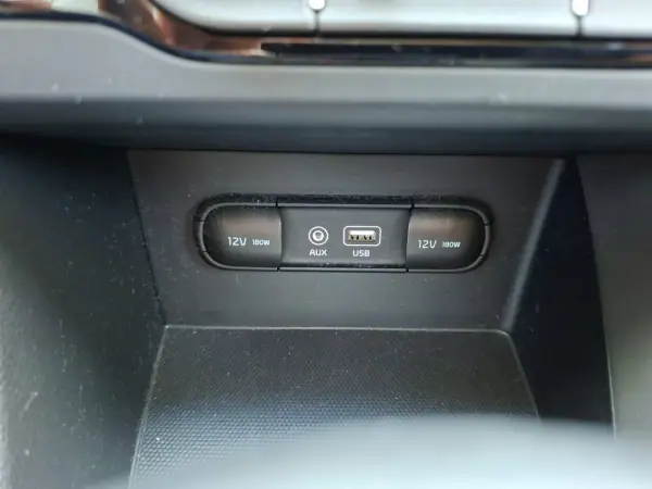 Kia Niro 2019 - 17900 EUR, 74459 km - 74459km - foto 15 de 26
