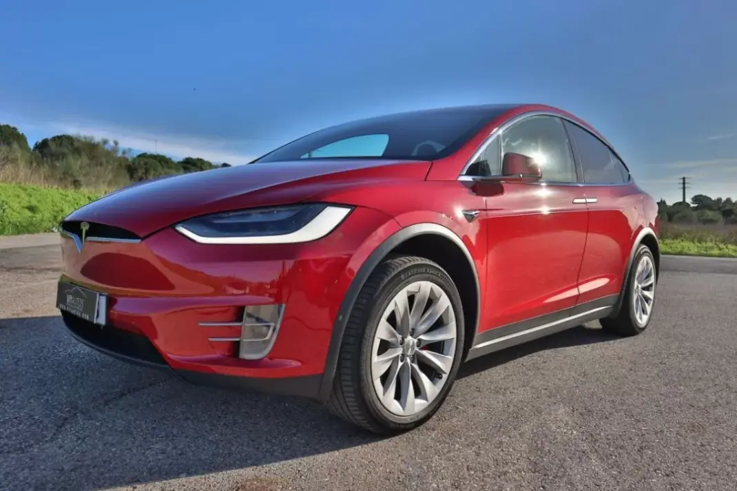Tesla Model X 2020