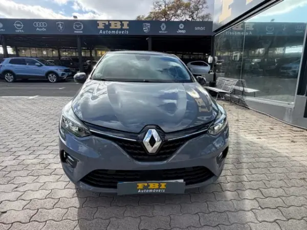 Renault Clio 2022 - 15500 EUR, 84200 km - AUTO.MOTO.pt - 84200km - foto 4 de 11