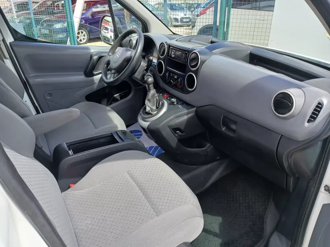 Citroën BERLINGO 1.6 HDI 600 C/AC 2010 - 8750 EUR, 54679 km - AUTO.MOTO.pt - 54679km - foto 17 de 23