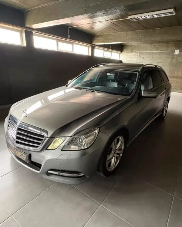 Mercedes-Benz E 250 2010 - 13400 EUR, 252500 km - AUTO.MOTO.pt - 252500km - foto 3 de 12