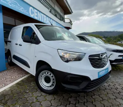 Opel COMBO 2023 - 15950 EUR, 82000 km - AUTO.MOTO.pt - 82000km - foto 2 de 24