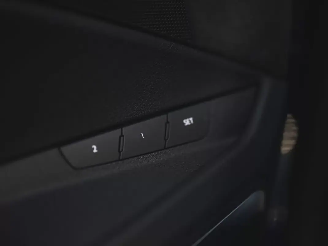 Audi e-tron 2020 - 38990 EUR, 25000 km - AUTO.MOTO.pt - 25000km - foto 28 de 30
