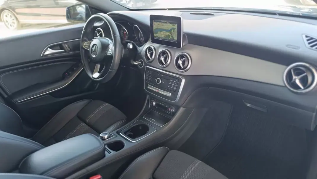 Mercedes-Benz CLA 220 2017 - 26900 EUR, 106416 km - AUTO.MOTO.pt - 106416km - foto 14 de 23