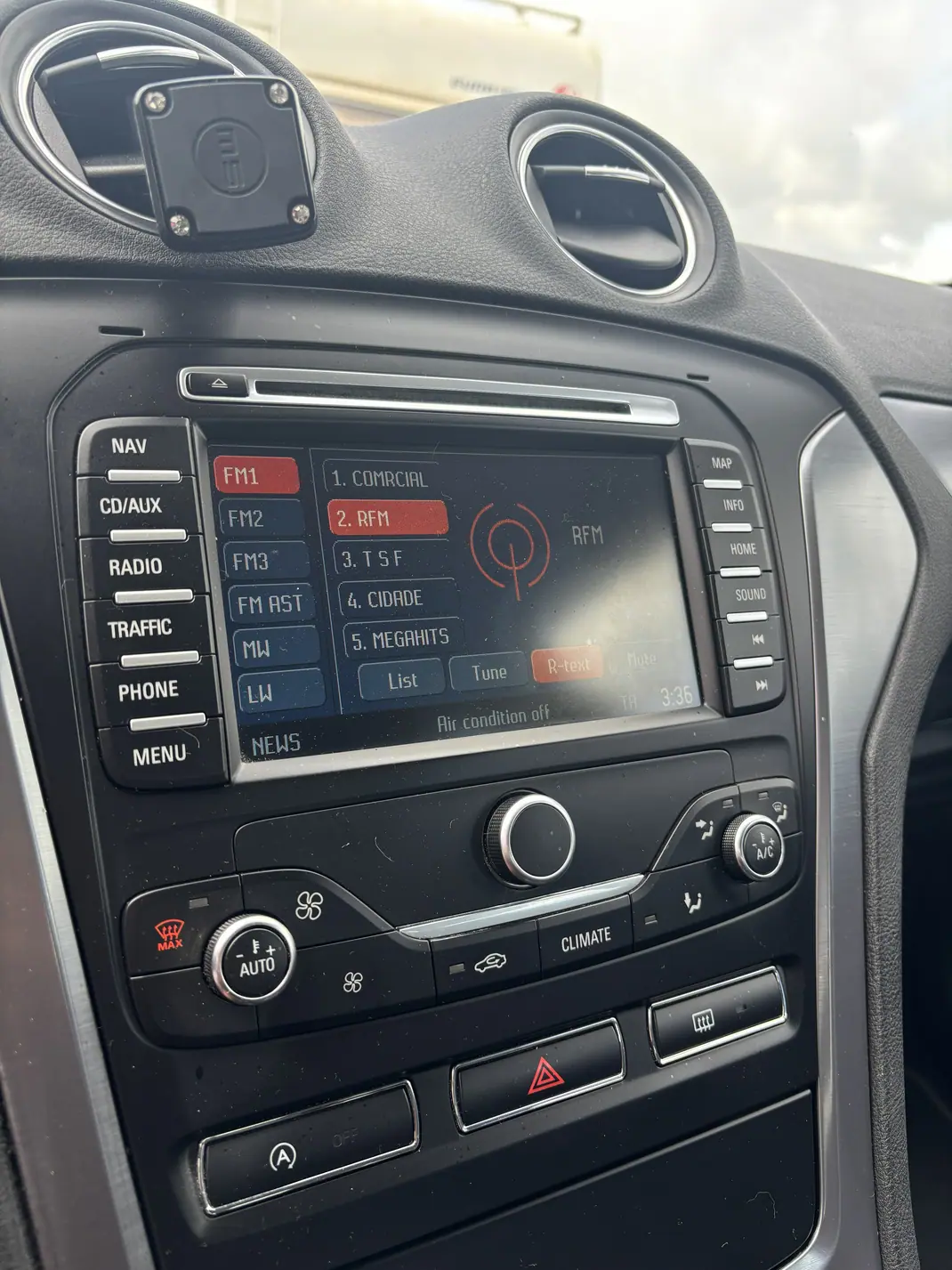 Ford Mondeo 2014 - 7490 EUR, 195600 km - AUTO.MOTO.pt - 195600km - foto 11 de 14