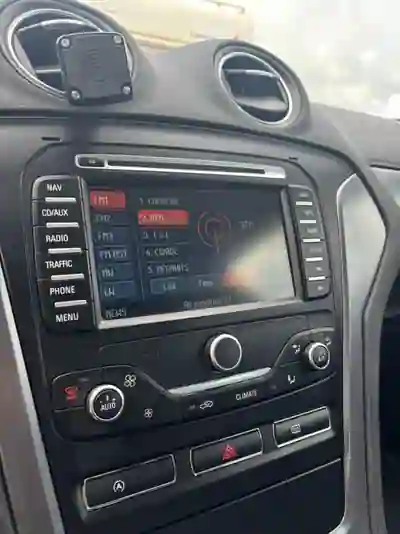 Ford Mondeo 2014 - 7490 EUR, 195600 km - AUTO.MOTO.pt - 195600km - foto 11 de 14