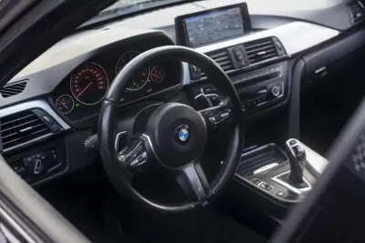 BMW 320 2015 - 19900 EUR, 190600 km - AUTO.MOTO.pt - 190600km - foto 11 de 32