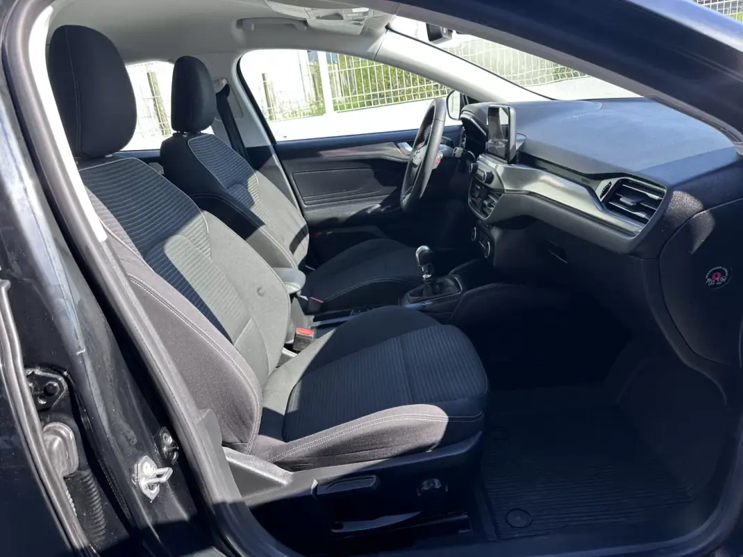 Ford Focus 2018 - 10900 EUR, 100000 km - AUTO.MOTO.pt - 100000km - foto 31 de 35
