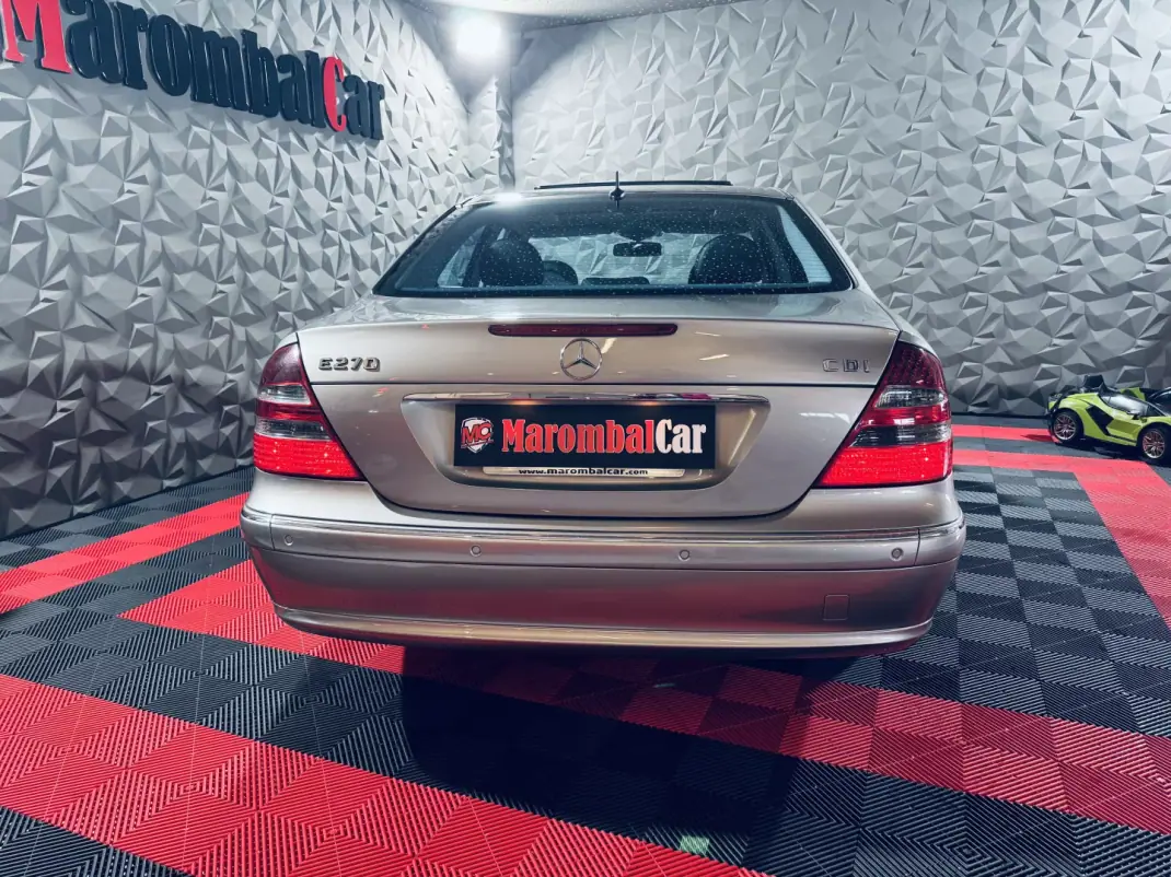 Mercedes-Benz E 270 2003 - 13990 EUR, 91096 km - AUTO.MOTO.pt - 91096km - foto 12 de 34