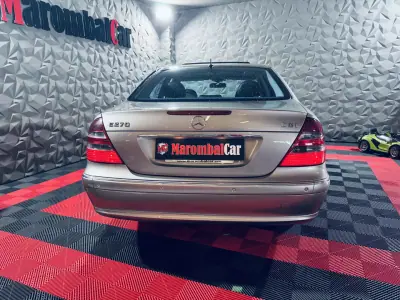 Mercedes-Benz E 270 2003 - 13990 EUR, 91096 km - AUTO.MOTO.pt - 91096km - foto 12 de 34