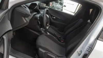 Peugeot 2008 2025 - 20350 EUR, 16875 km - AUTO.MOTO.pt - 16875km - foto 15 de 31