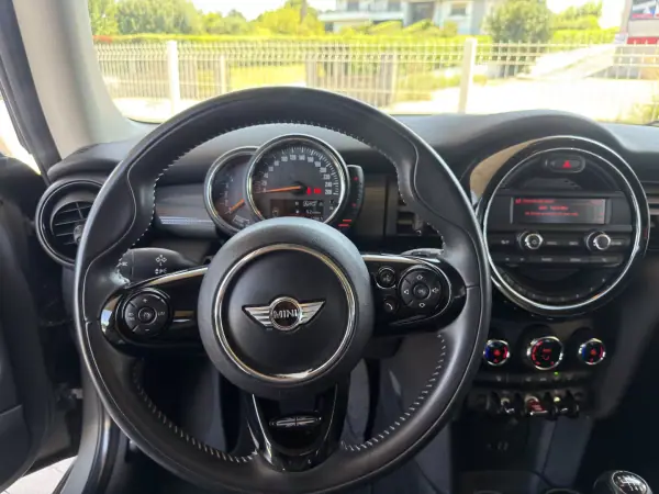 MINI Cooper 2017 - 12500 EUR, 173200 km - AUTO.MOTO.pt - 173200km - foto 21 de 25