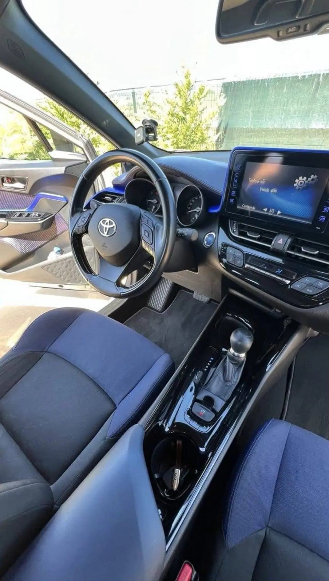 Toyota C-HR 2016 - 12000 EUR, 130000 km - AUTO.MOTO.pt - 130000km - foto 5 de 8