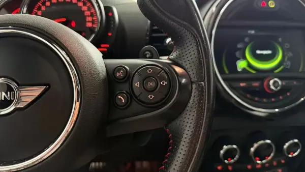 MINI Clubman 2016 - 18000 EUR, 196000 km - AUTO.MOTO.pt - 196000km - foto 18 de 27