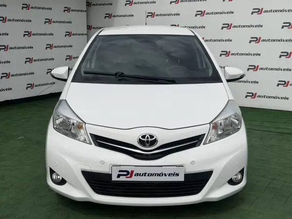 Toyota Yaris 2014 - 9990 EUR, 149000 km - AUTO.MOTO.pt - 149000km - foto 3 de 19