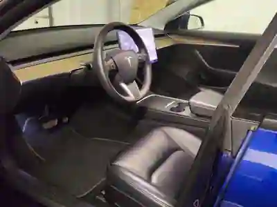 Tesla Model 3 2021 - 25900 EUR, 99145 km - AUTO.MOTO.pt - 99145km - foto 9 de 15