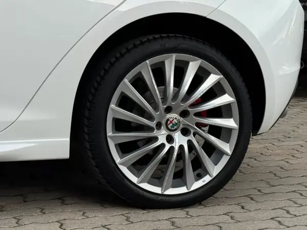 Alfa Romeo Giulietta 2016 - 13950 EUR, 139000 km - AUTO.MOTO.pt - 139000km - foto 8 de 18