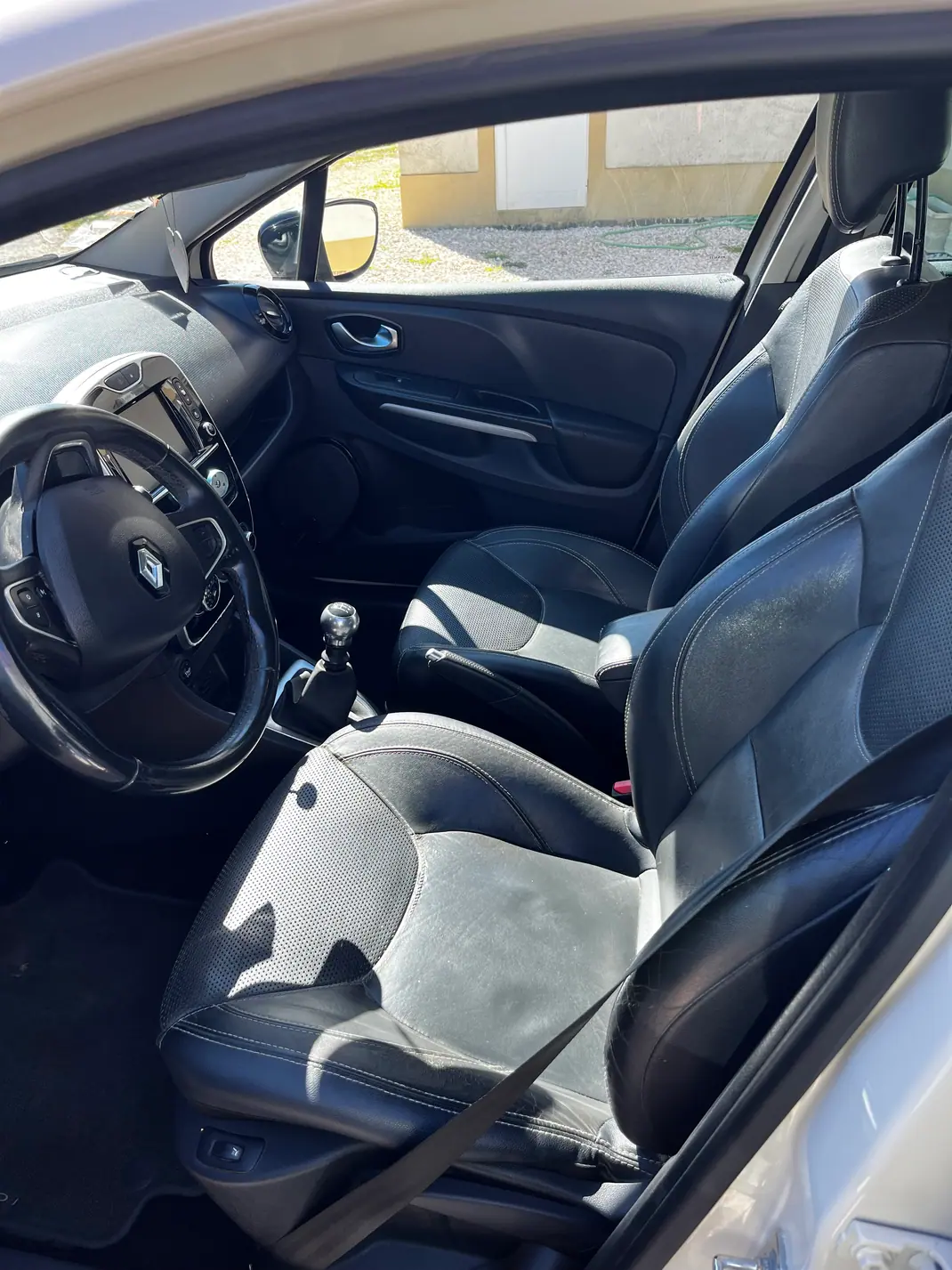 Renault Clio Sport Tourer 2015 - 7950 EUR, 160000 km - AUTO.MOTO.pt - 160000km - foto 5 de 9