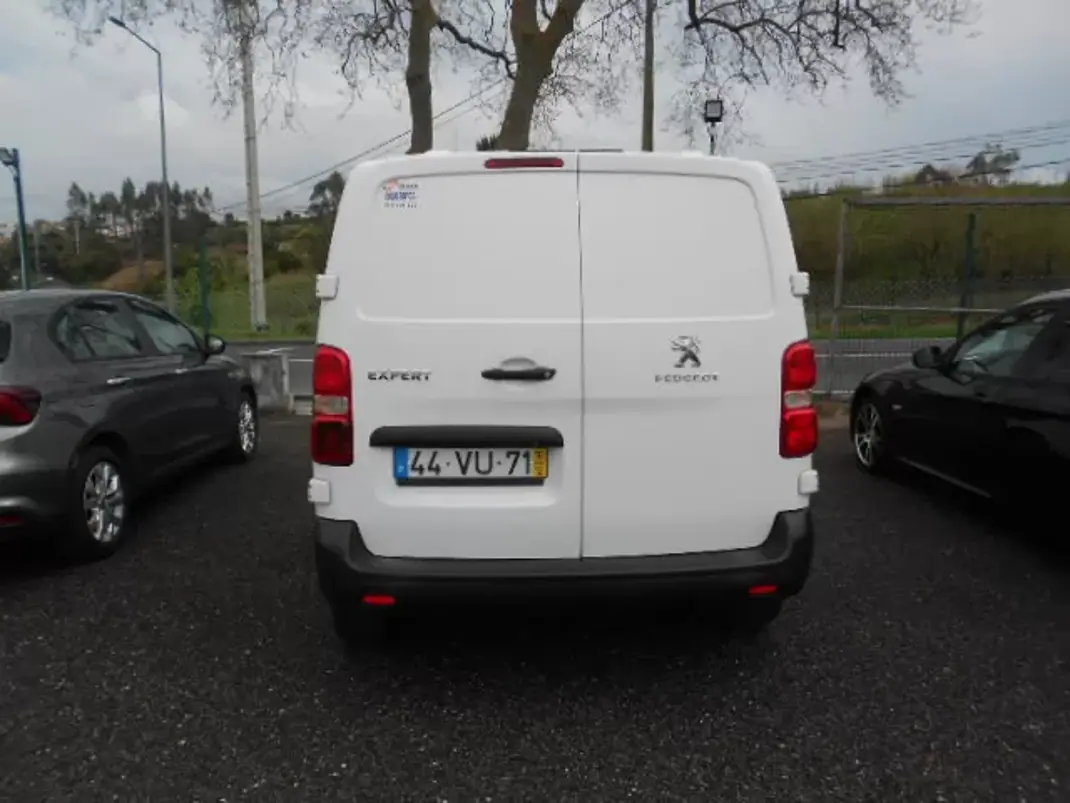 Peugeot Expert 2018 - 21000 EUR, 106600 km - AUTO.MOTO.pt - 106600km - foto 6 de 13