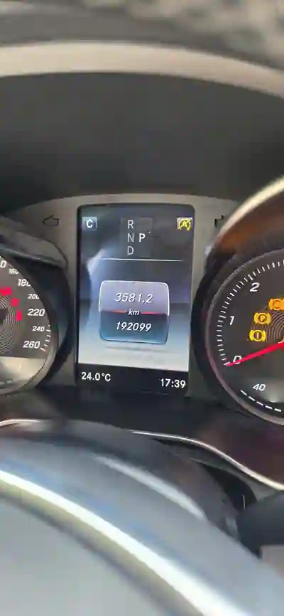 Mercedes-Benz GLC 250 2015 - 28000 EUR, 193000 km - AUTO.MOTO.pt - 193000km - foto 4 de 9