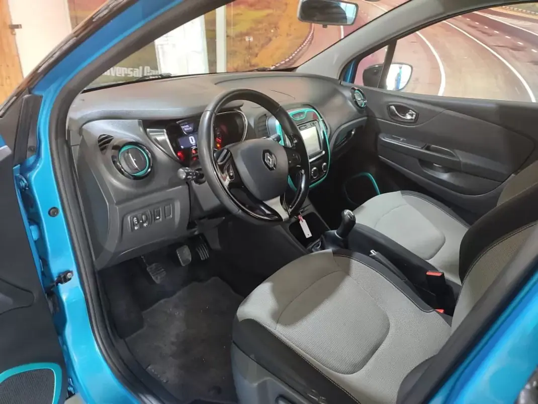 Renault Captur 2016 - 13800 EUR, 159000 km - AUTO.MOTO.pt - 159000km - foto 6 de 12