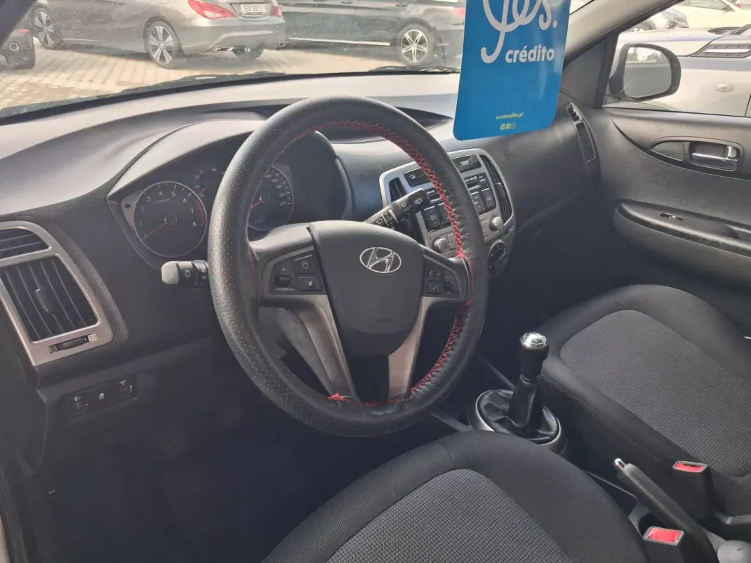 Hyundai i20 2015 - 8500 EUR, 90000 km - AUTO.MOTO.pt - 90000km - foto 11 de 13