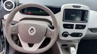 Renault Zoe 2019 - 12500 EUR, 70000 km - AUTO.MOTO.pt - 70000km - foto 21 de 28
