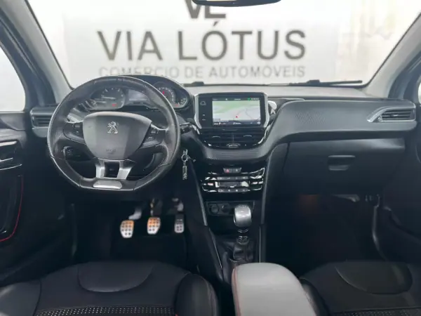 Peugeot 208 2018 - 13500 EUR, 41987 km - AUTO.MOTO.pt - 41987km - foto 9 de 18