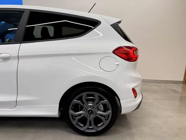 Ford Fiesta 2018 - 11000 EUR, 146800 km - AUTO.MOTO.pt - 146800km - foto 24 de 78
