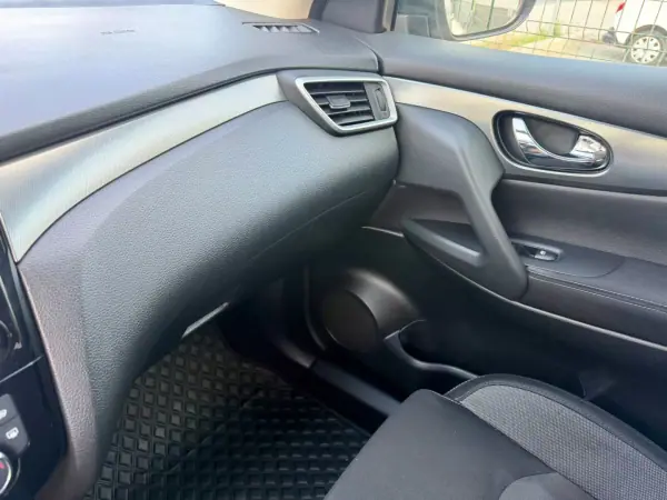 Nissan Qashqai 2018 - 18990 EUR, 111000 km - AUTO.MOTO.pt - 111000km - foto 28 de 39