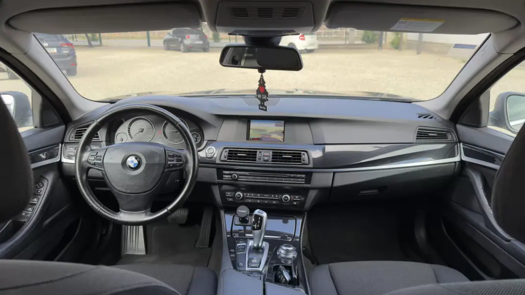 BMW 520 2013 - 16500 EUR, 244000 km - AUTO.MOTO.pt - 244000km - foto 19 de 47