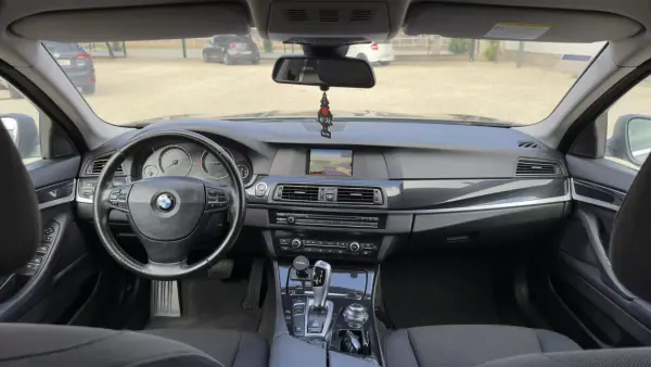 BMW 520 2013 - 16500 EUR, 244000 km - AUTO.MOTO.pt - 244000km - foto 19 de 47
