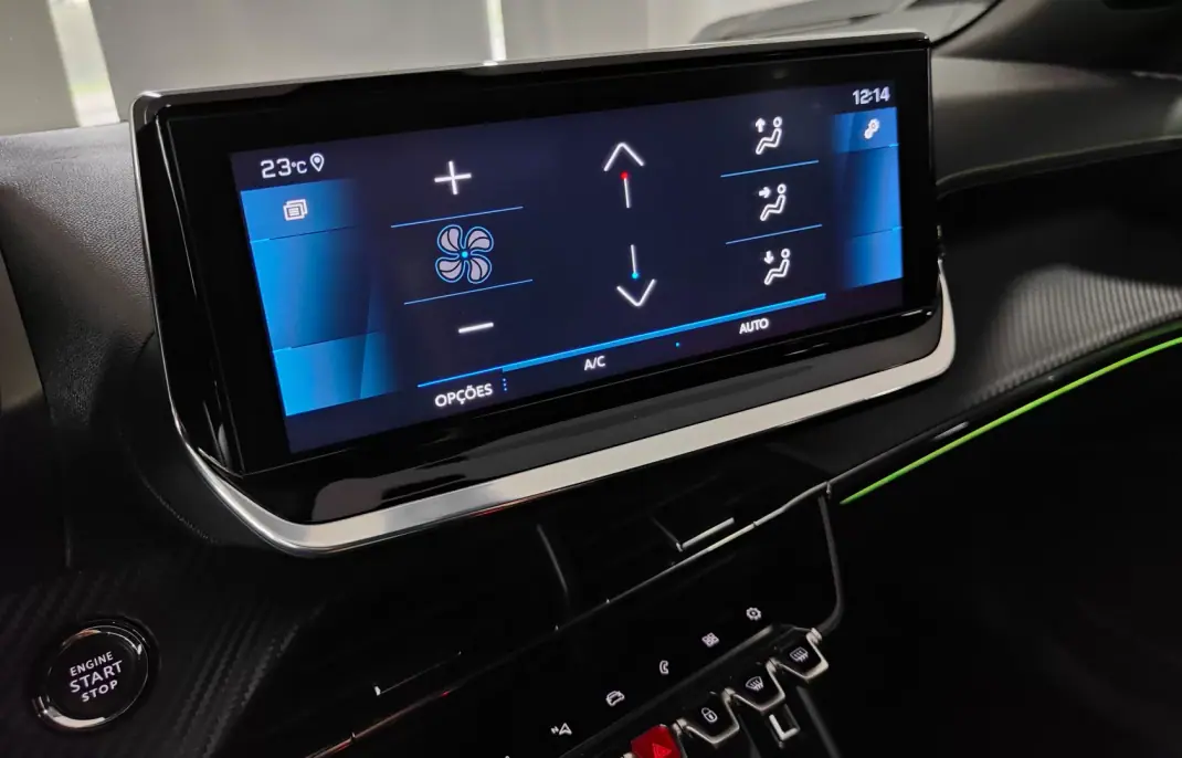 Peugeot 2008 2020 - 15990 EUR, 67000 km - AUTO.MOTO.pt - 67000km - foto 54 de 61