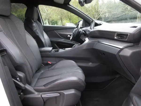 Peugeot 3008 2017 - 16990 EUR, 209000 km - AUTO.MOTO.pt - 209000km - foto 30 de 48