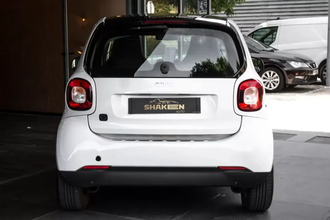 Smart ForTwo Coupé 2019 - 10900 EUR, 68296 km - AUTO.MOTO.pt - 68296km - foto 10 de 37