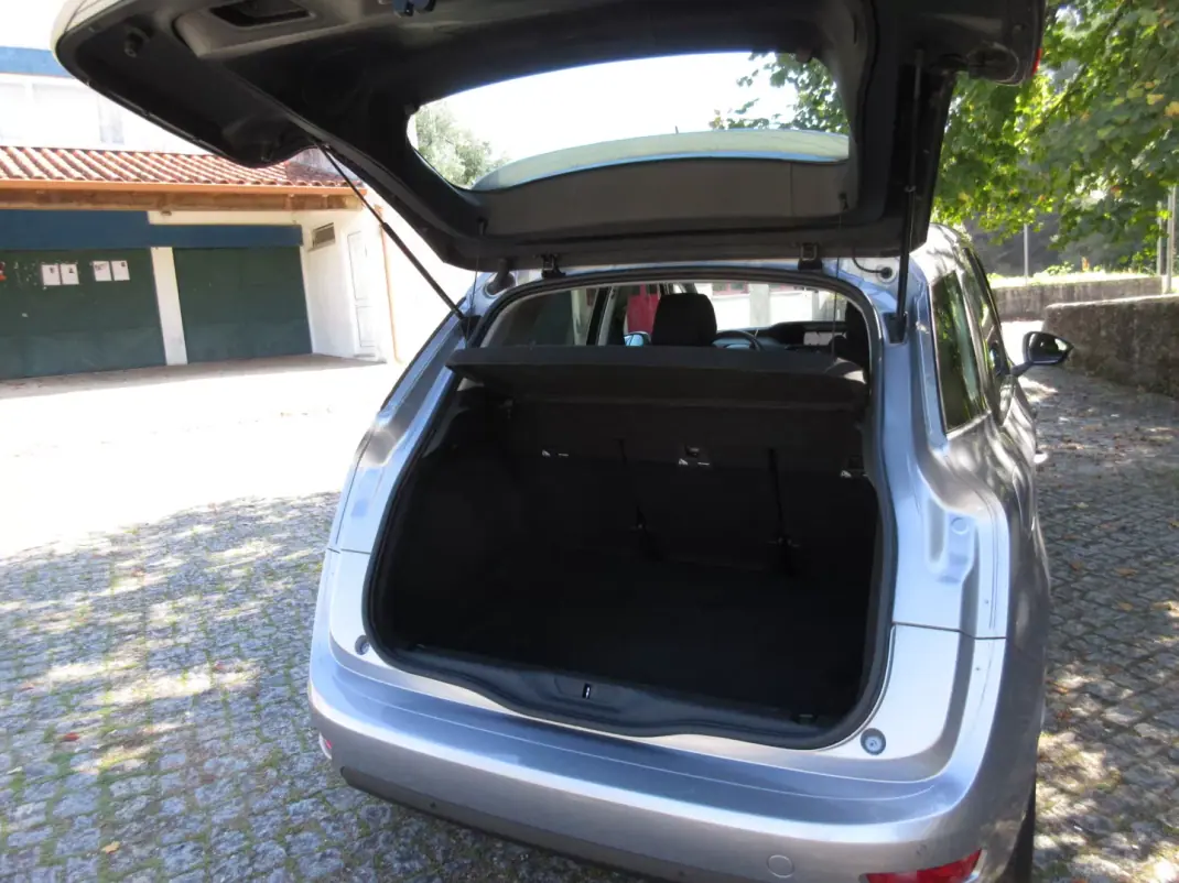 Citroën C4 Picasso 2017 - 12990 EUR, 175000 km - AUTO.MOTO.pt - 175000km - foto 24 de 44